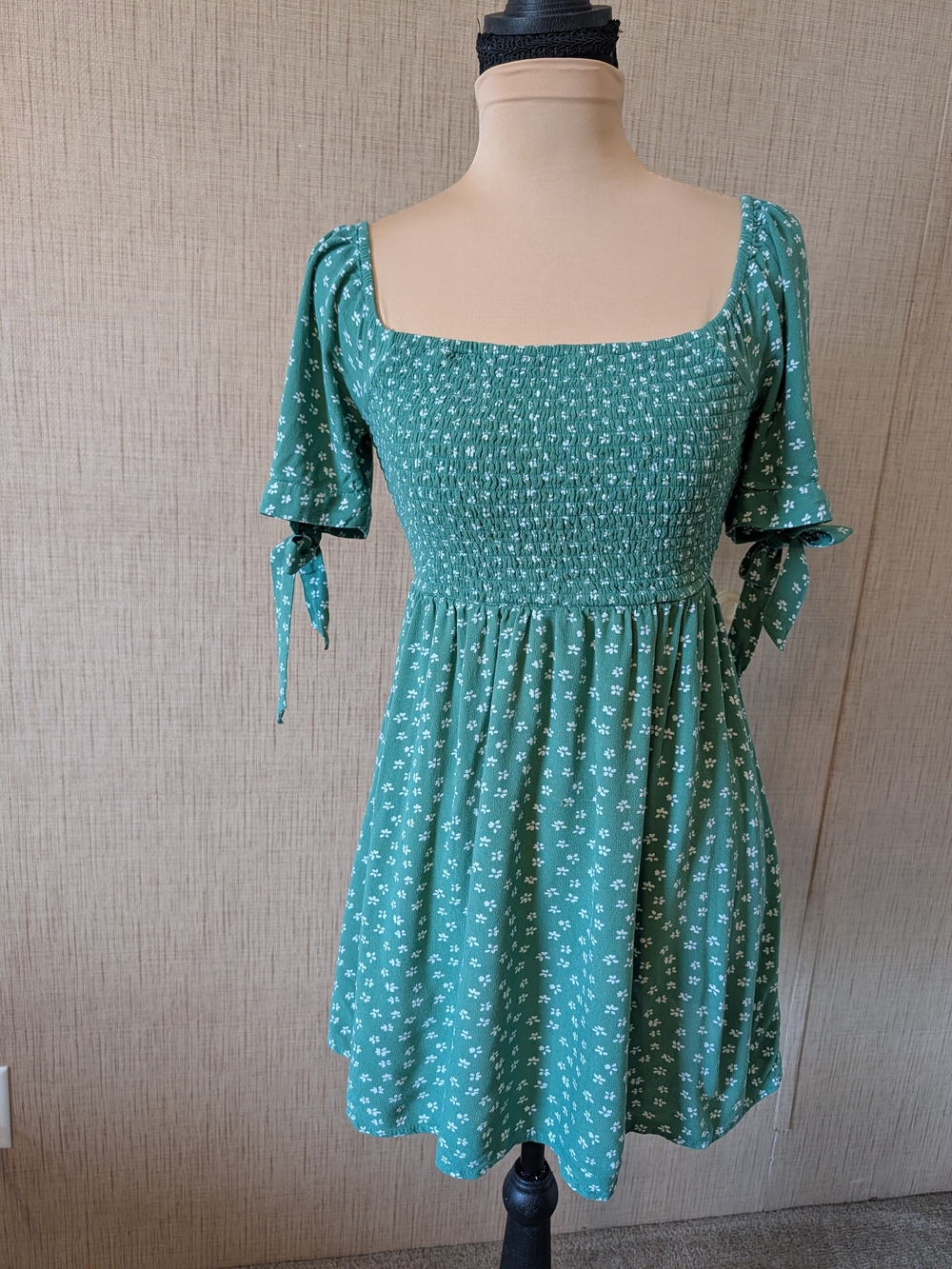 American Eagle Outfitters Green Floral Smocked Square-Neck Mini Dress